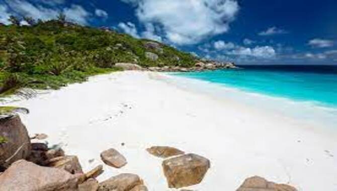 Grande Soeur Island Attractions