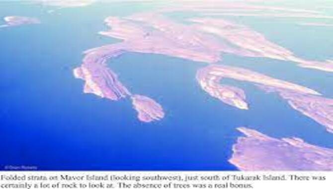 Tukarak Island