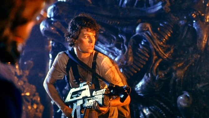 Aliens (1986) Storyline And Short Reviews