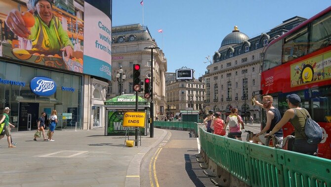 Debenham Islands Piccadilly Circus And Oxford Street.