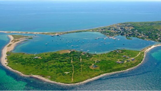 What is the history of Elisabethinsel Island?